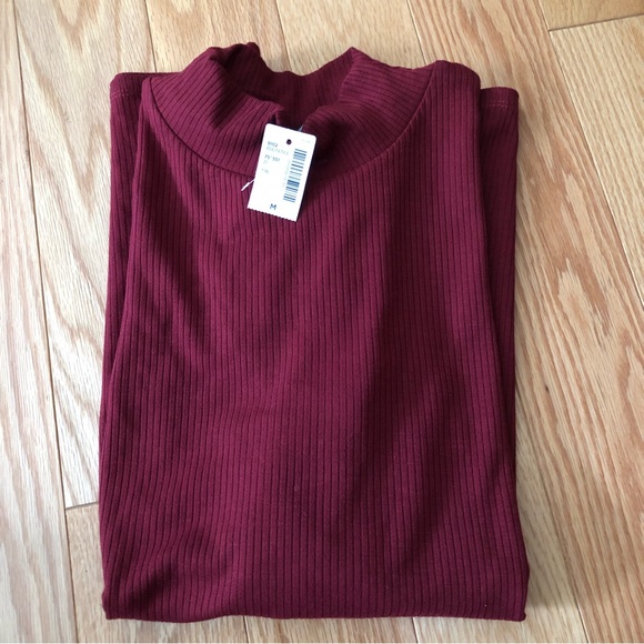 NWT Reitmans Mock Neck Top (Women’s size M) - Picture 7 of 7
